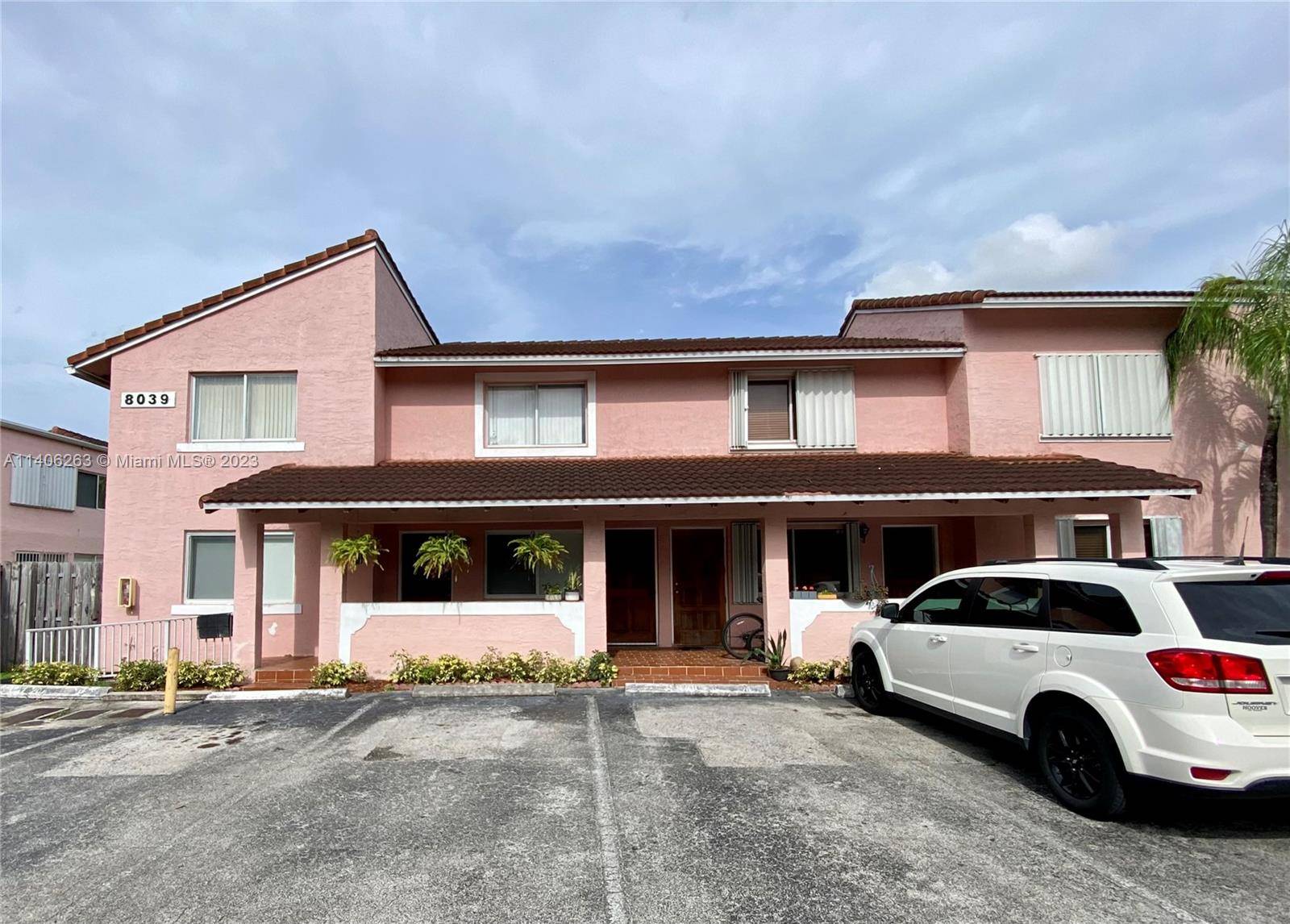 Great Investment ! Centrally Located Condo in Doral.