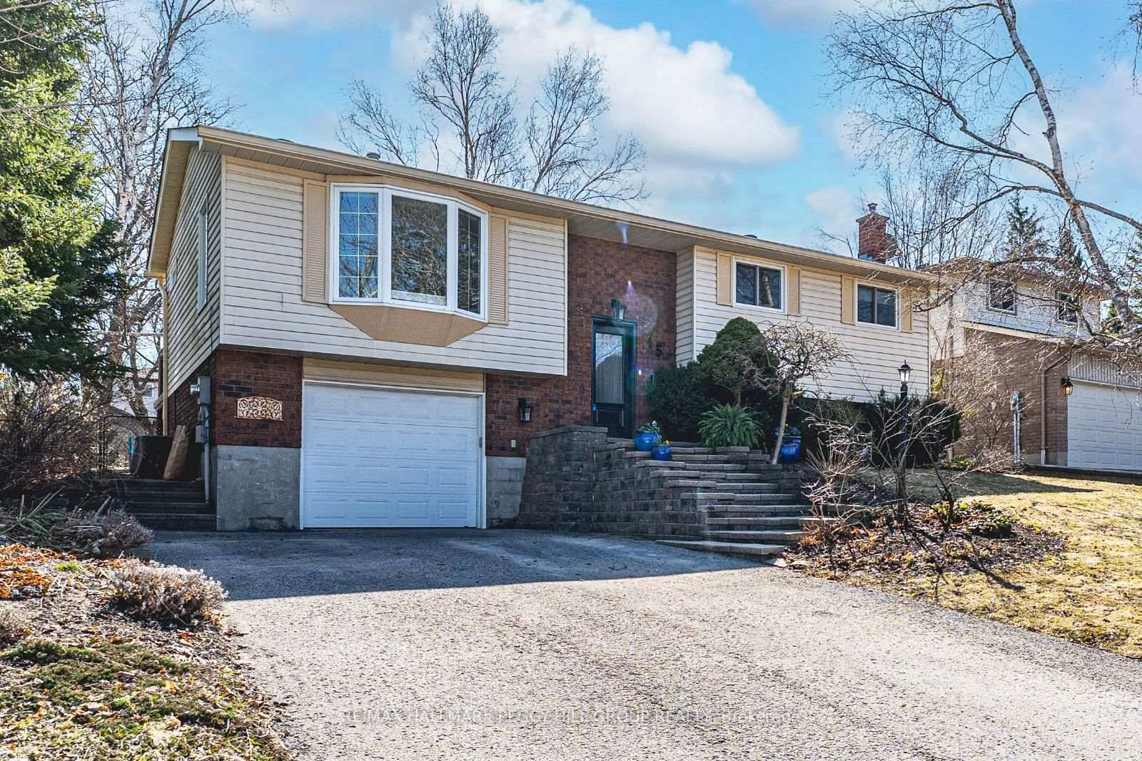 LUXURY UPGRADES amp ; NATURAL BEAUTY IN BARRIE'S ESTABLISHED EAST END !