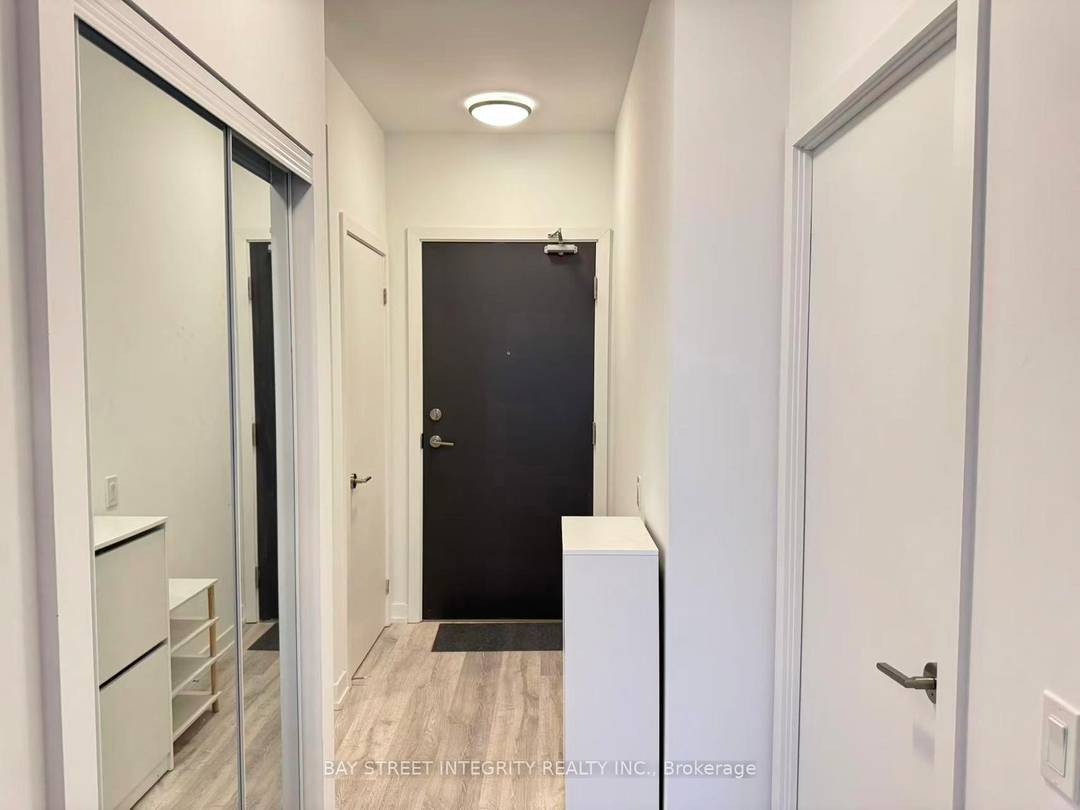 Stunning Fully Furnished Condo !