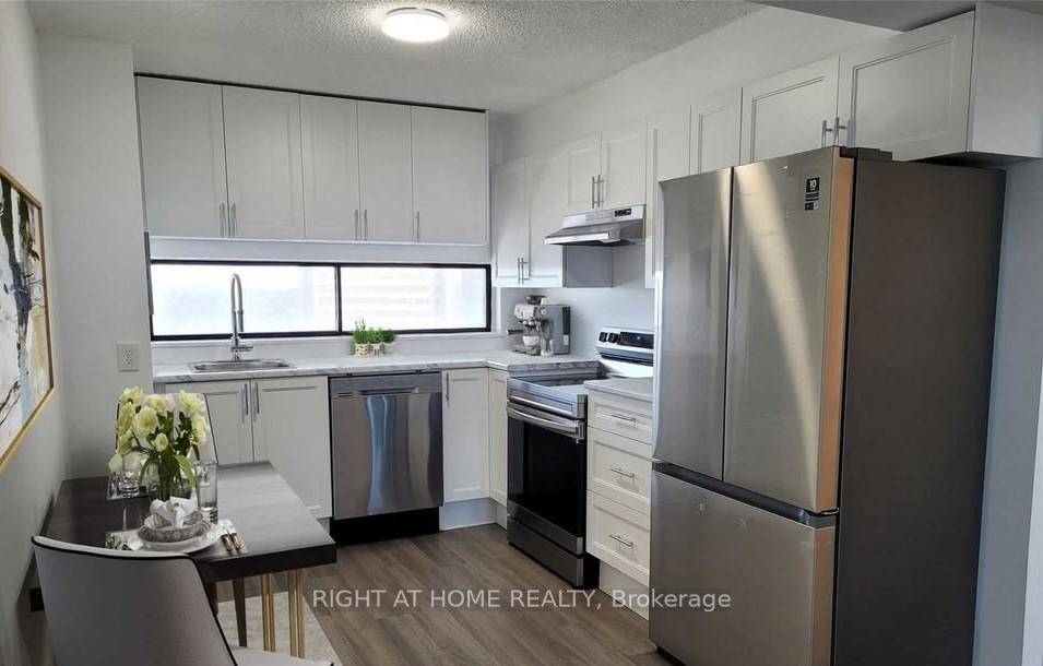Very well maintained non carpeted 2 bedroom 1 bathroom Condo Unit with great transportation new transportation system on Finch, 400 401 407 just minutes away.