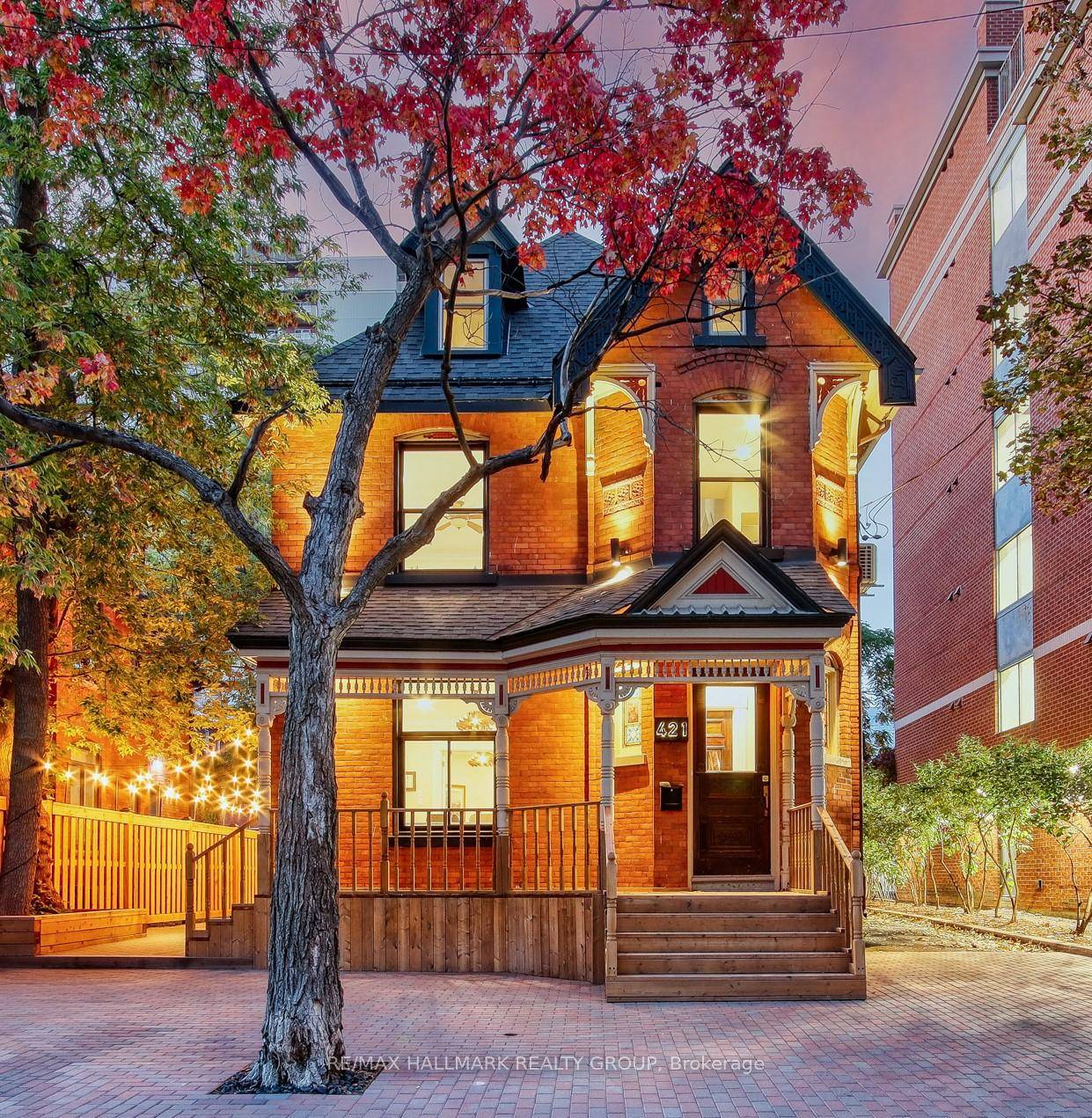 This beautifully renovated 3 story commercial building, located on prestigious Gilmour Street between Kent and Bank in the heart of Centretown Ottawa, presents an exceptional investment opportunity.