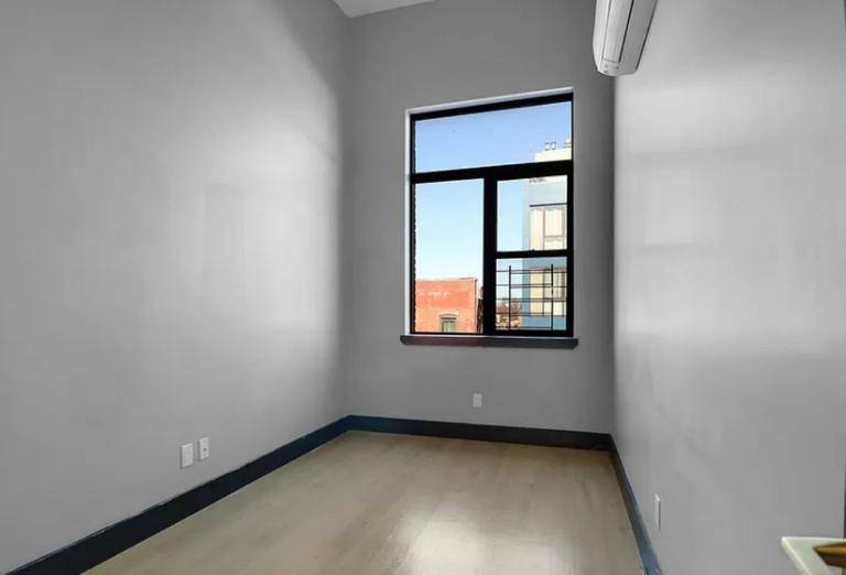 Spacious 3 Bedroom, 2. 5 Bathroom Apartment with Modern Finishes and Ample Storage !