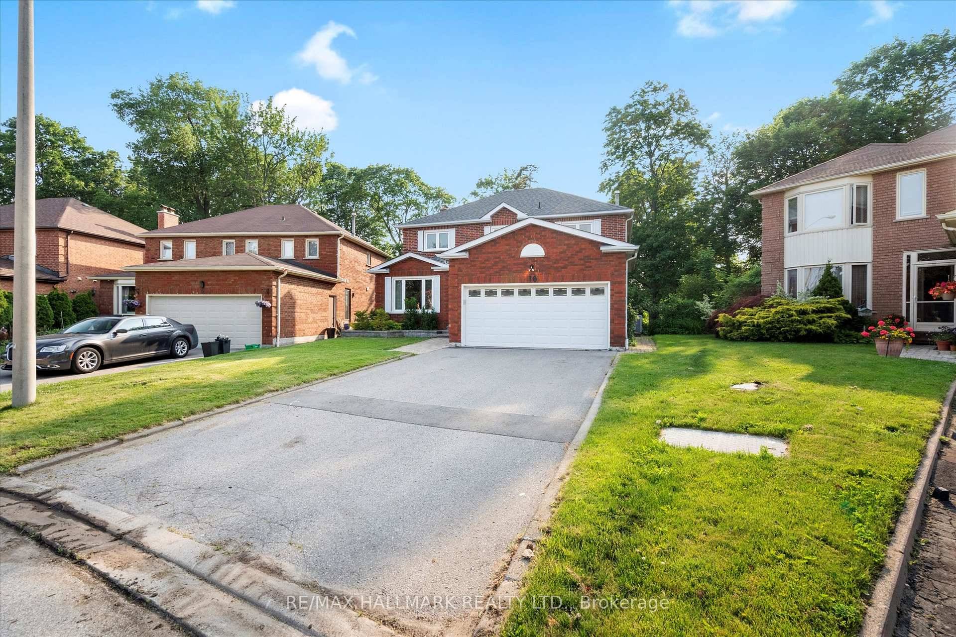 Beautiful, large, and spacious 4 bedroom, 3 bathroom detached home offering approx.