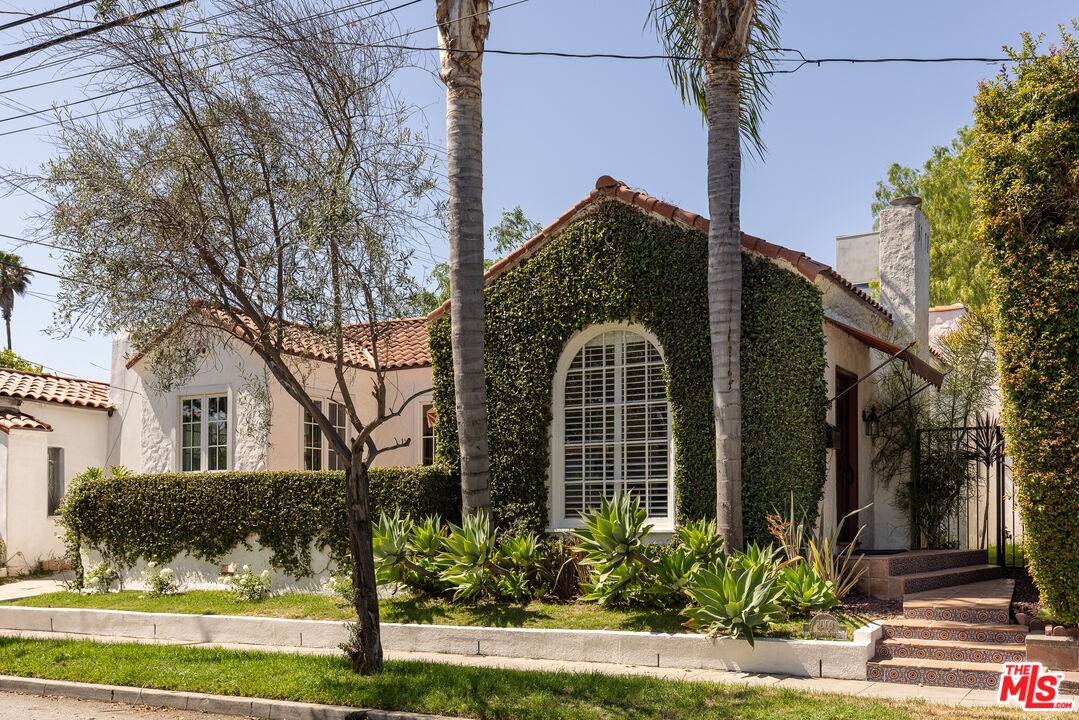 8009   Clinton St 2BR Beverly Grove La