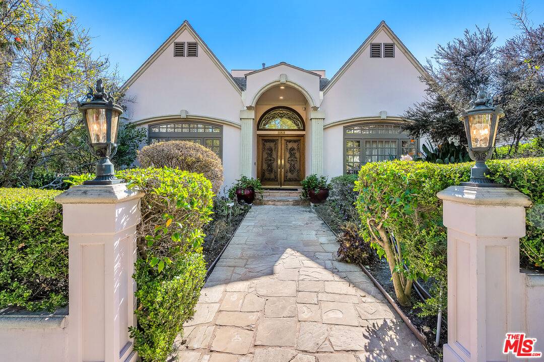 10810 Rochester Ave 4BR Westwood La