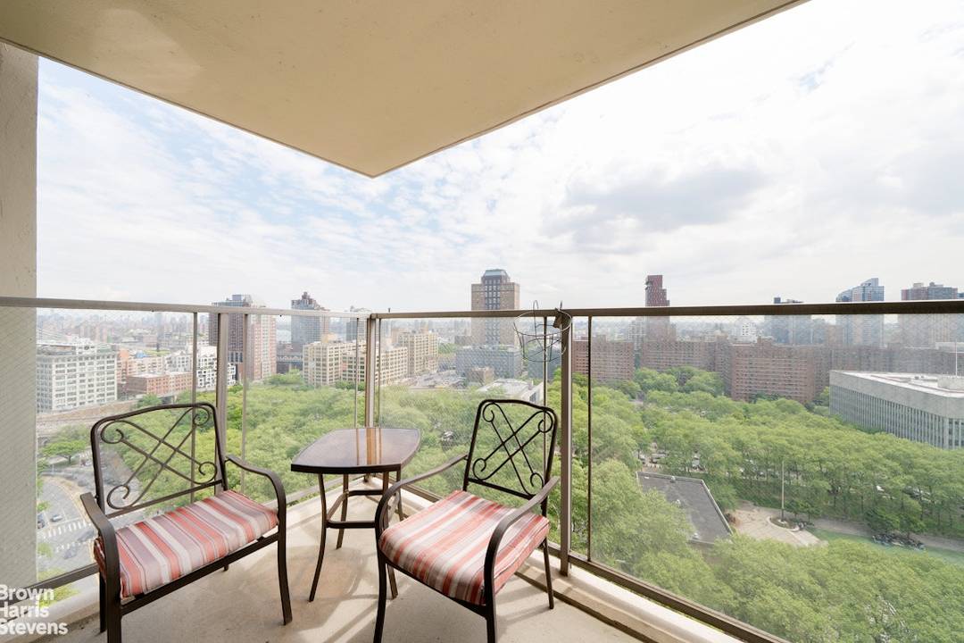 Perched high above the city on the 20th floor of a full service Brooklyn Heights co op, residence 20E at 75 Henry Street offers sweeping views of the Manhattan skyline ...