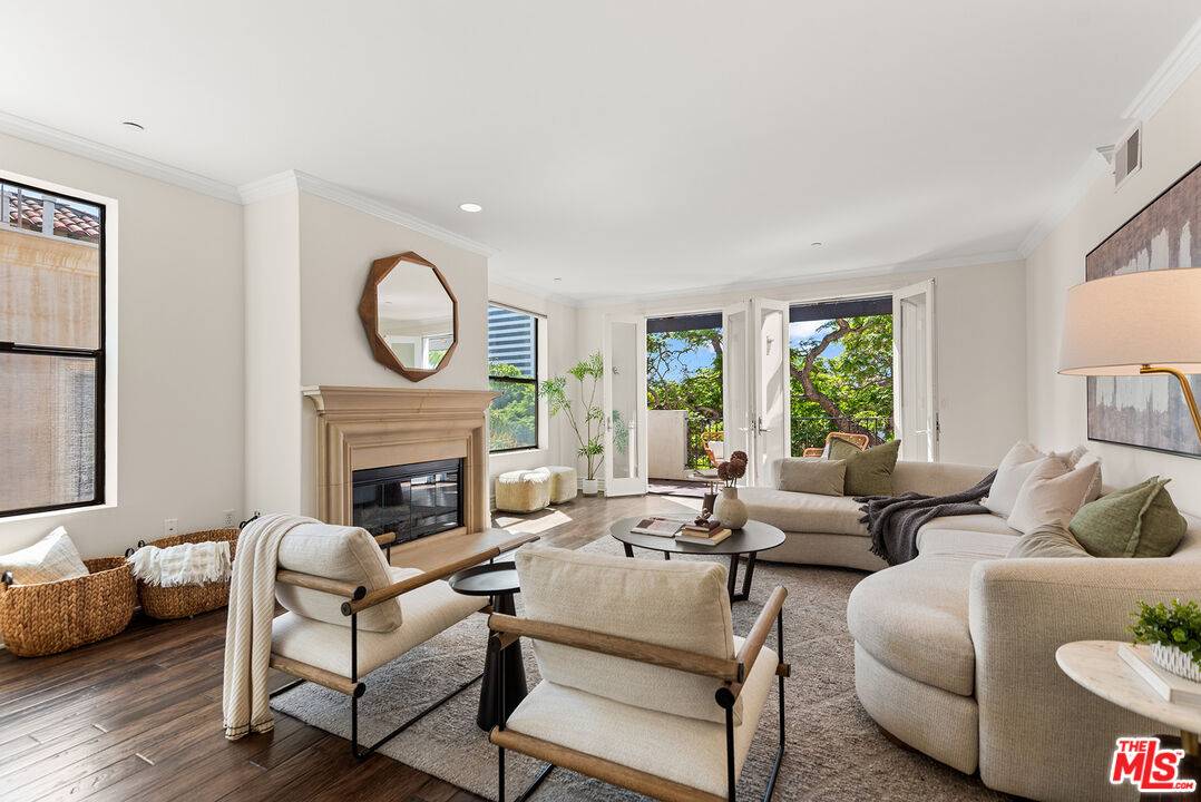 1530   Camden Ave 3BR Beverlywood La