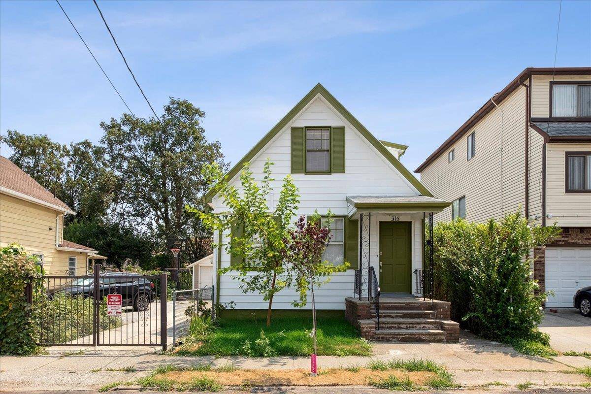 Welcome Home to the Heart of Park Hill !