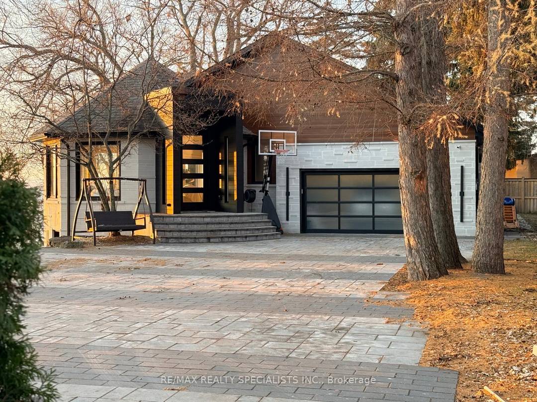 Extremely Rare Detached Bungalow By Lake Ontario !