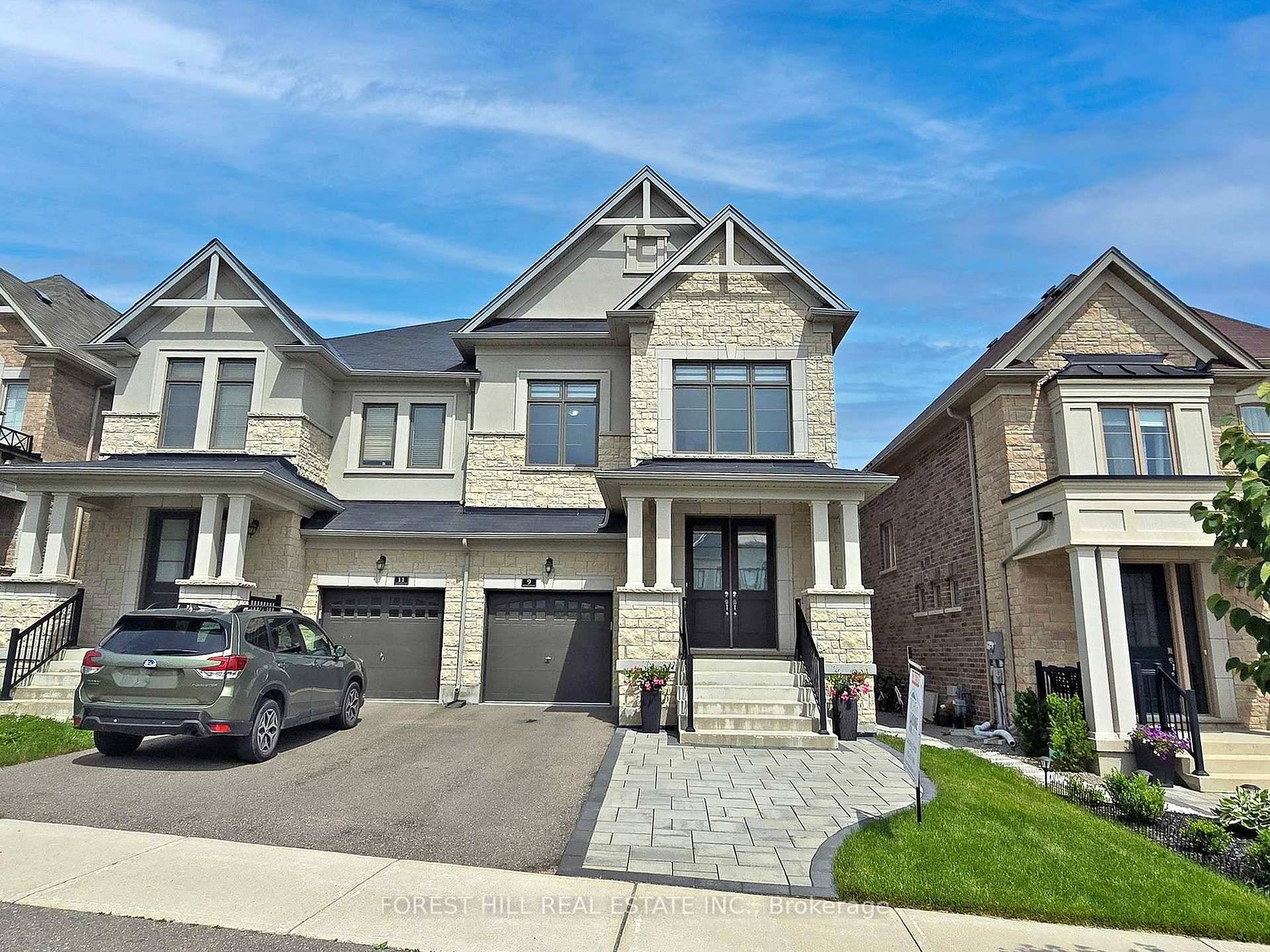 Luxurious family home in the beautiful community of Holland Landing.