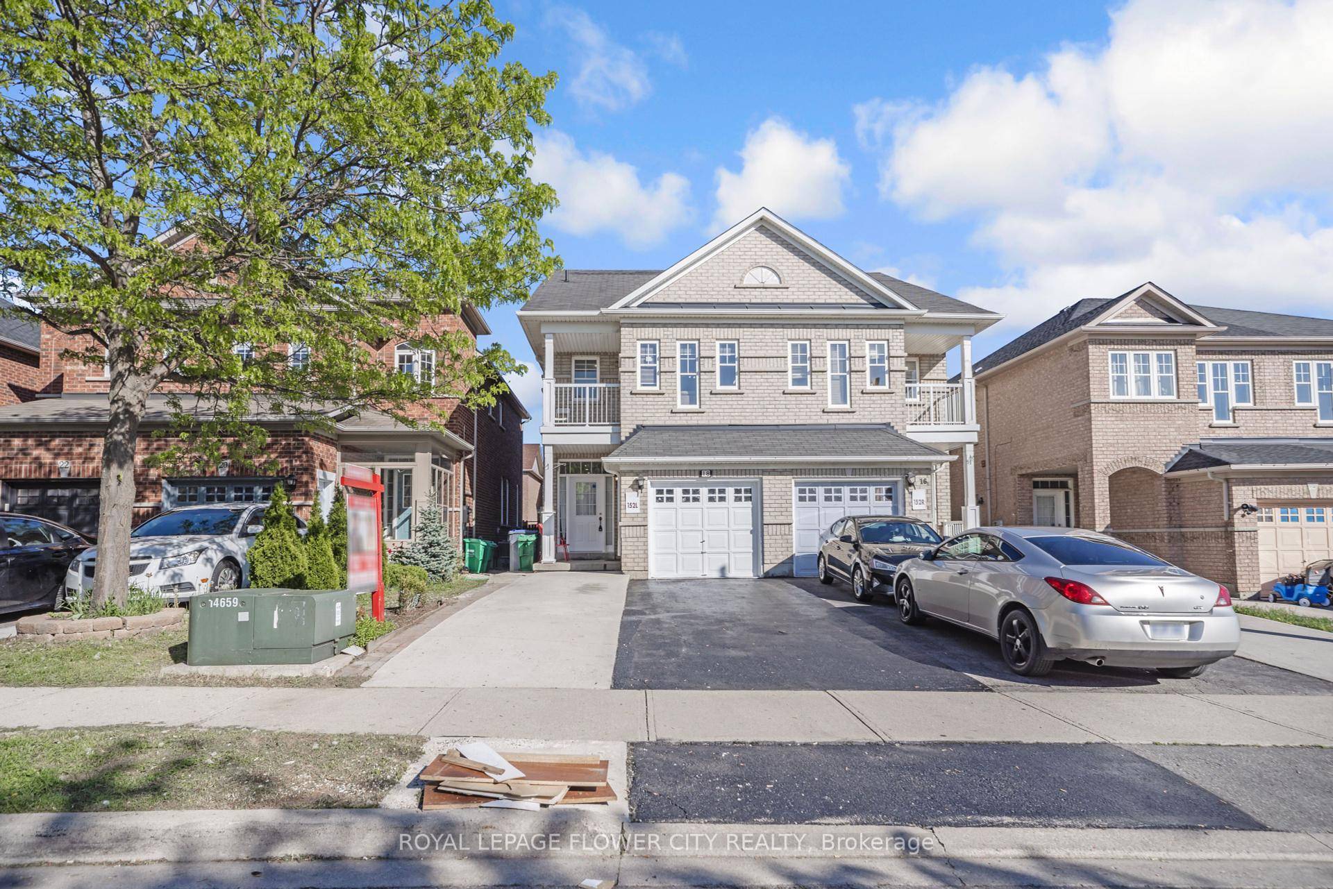 Location... Location Beautiful 3 2 Bedroom, 4 Washroom Semi Detached Home In High Demand Area At The Border Of Brampton Mississauga W 2nd Floor Family Room W O To Balcony, ...