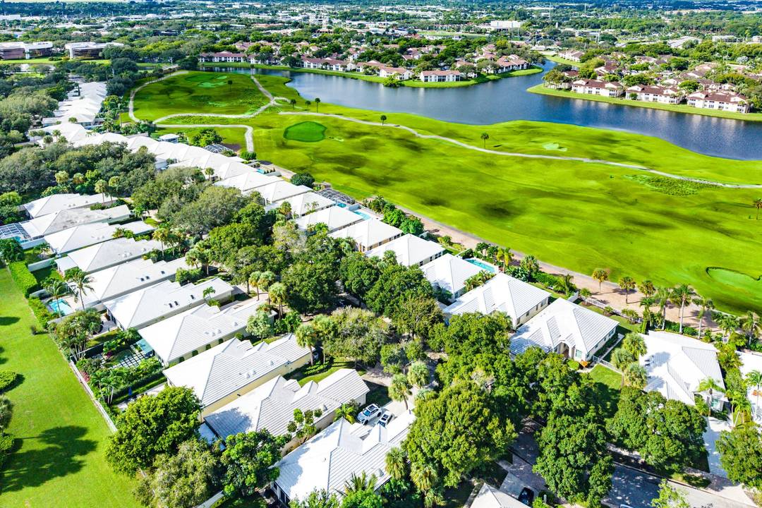 Sweeping Golf Lake Views in Bear Island !