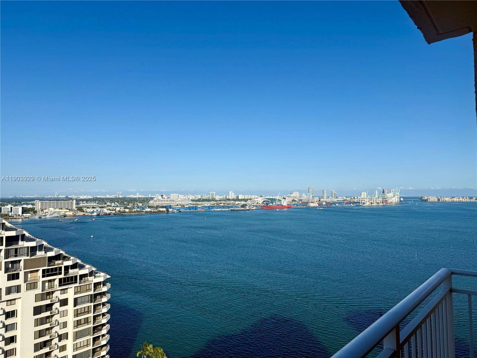 Location, privacy, and spectacular views !