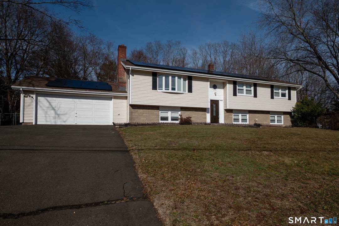 This beautifully renovated home offers 3 bedrooms, 2 full bathrooms, a finished basement, and a spacious backyard in a prime location just minutes from I 91, the Merritt Parkway, downtown ...