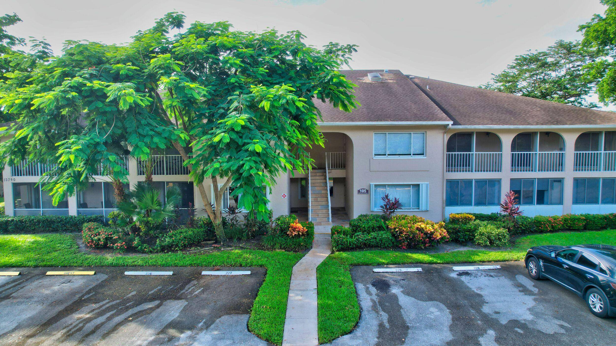 MOTIVATED SELLER ! ! Welcome to Pine Ridge of Delray Beach !