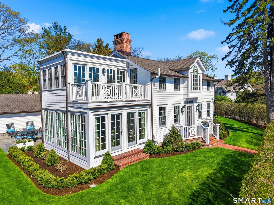 Along the storied Five Mile River, in Darien, Connecticut, a beautifully remodeled 1810 colonial cottage offers the perfect waterside retreat that rests the mind and soothes the soul.