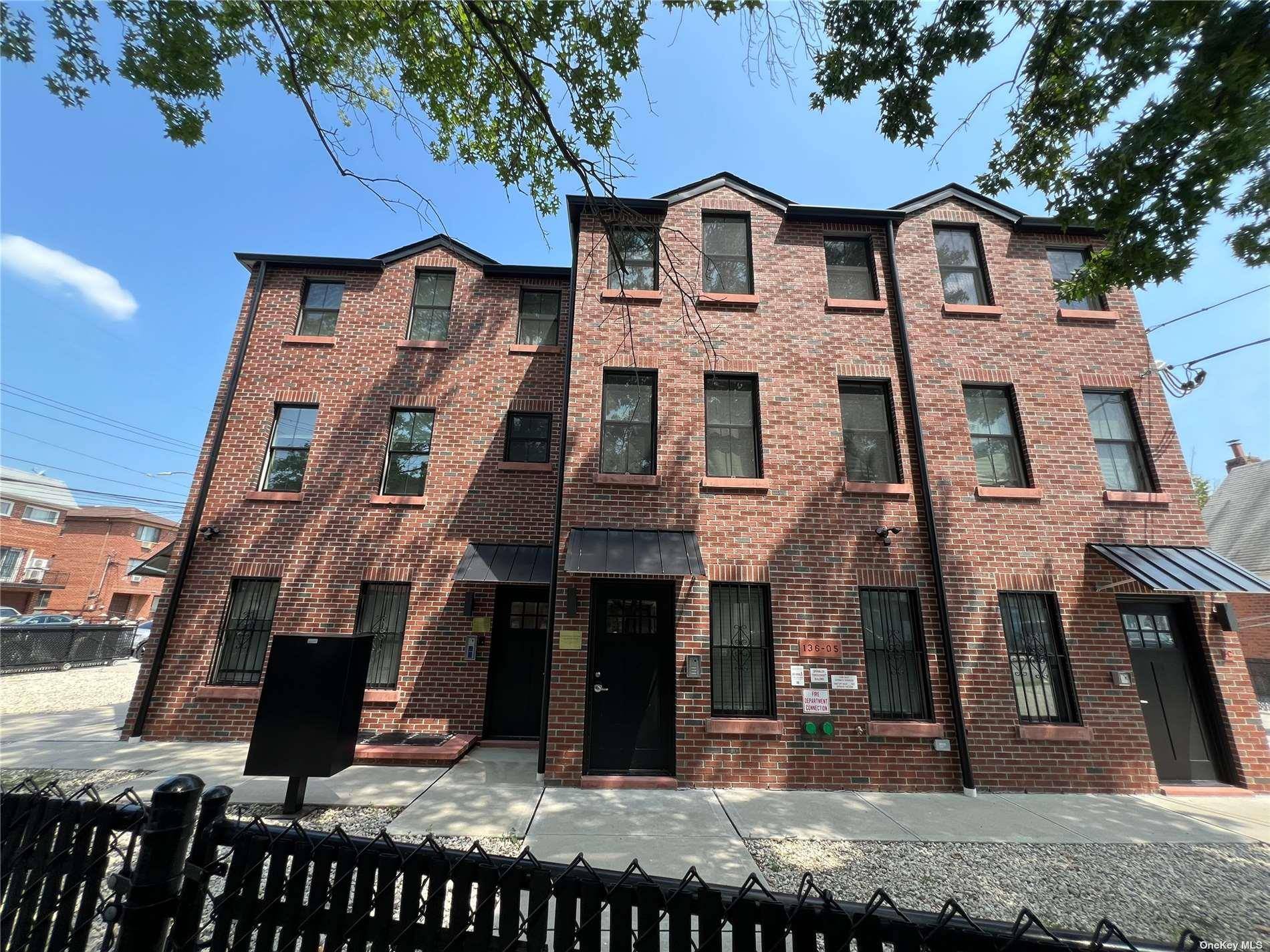 Flushing prime location young condo built 2019 still have RE tax abatement.