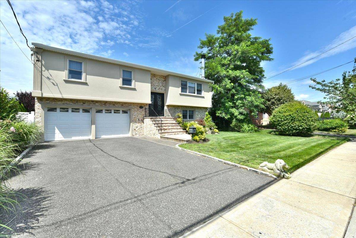 Fully Renovated High Ranch in the Heart of South Merrick !