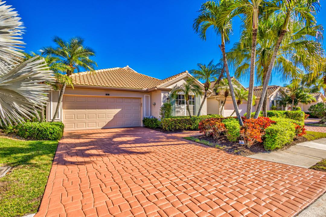 Desired Location ! Expansive Lake and Golf Course Views !