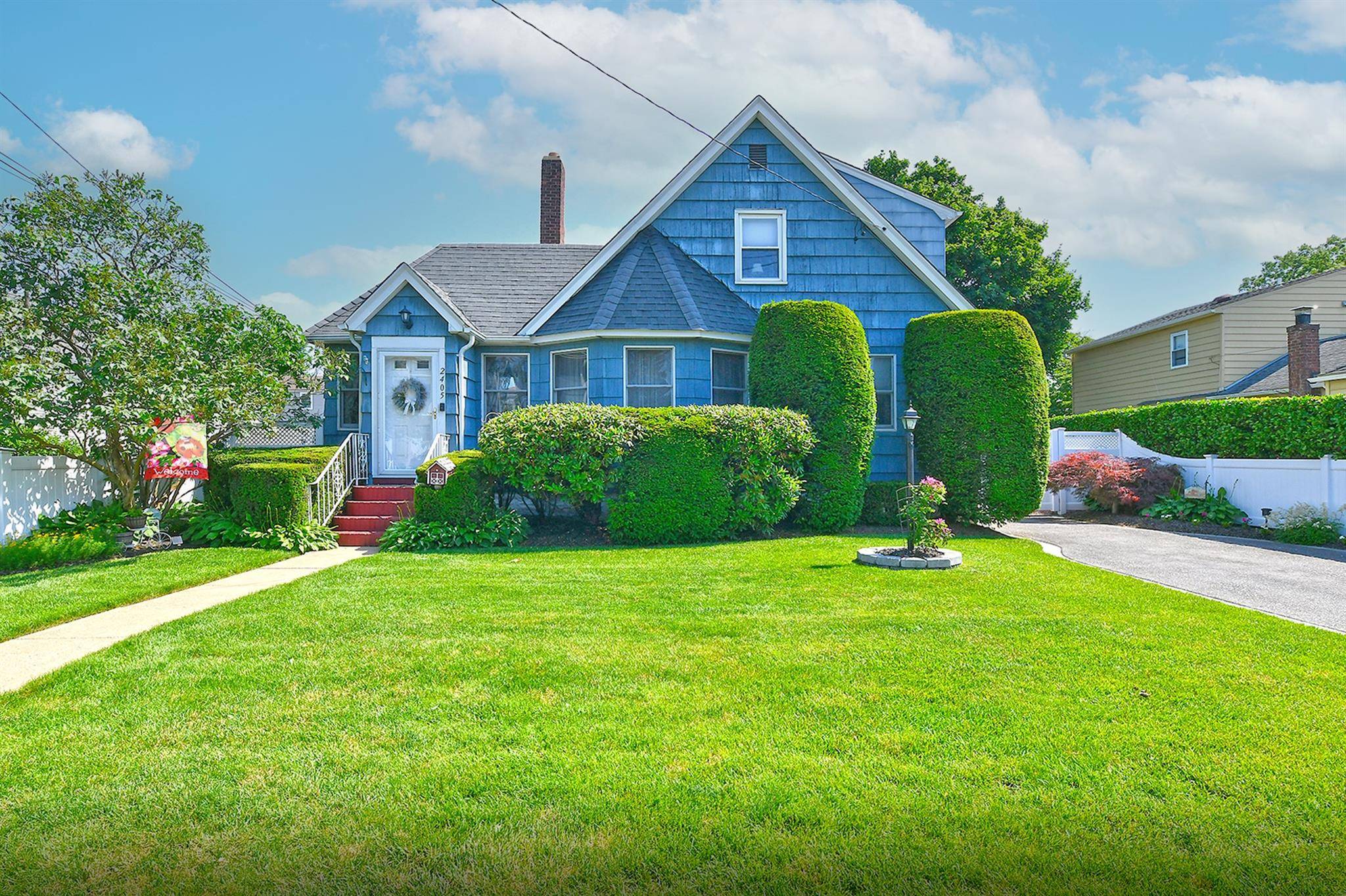 Welcome to this Move in Condition Expanded Cape in the heart of East Meadow.