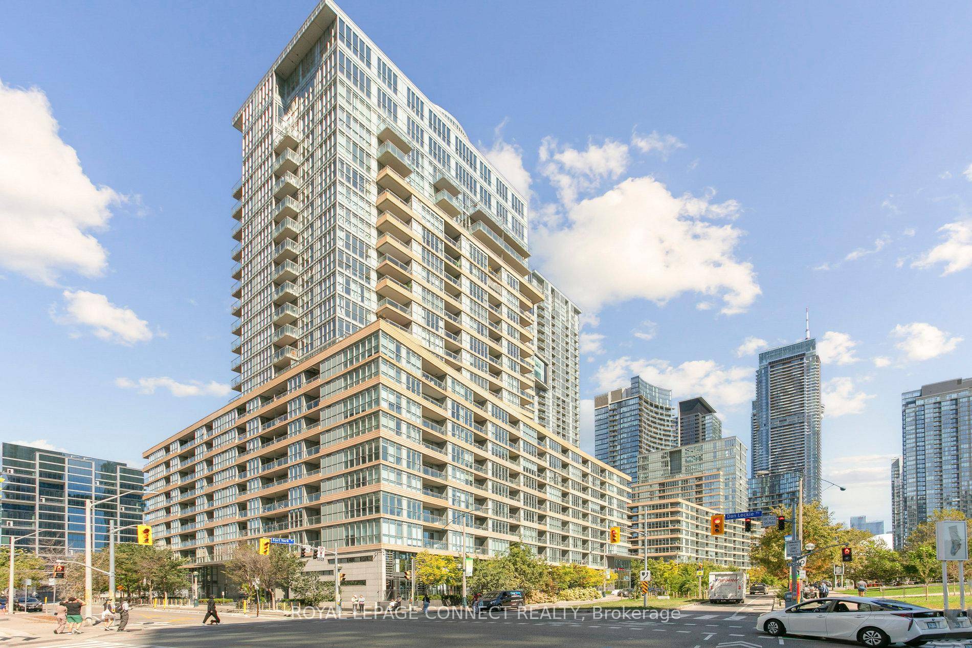 CLEAN, UPSCALE DOWNTOWN LIVING, PRIME LOCATION !