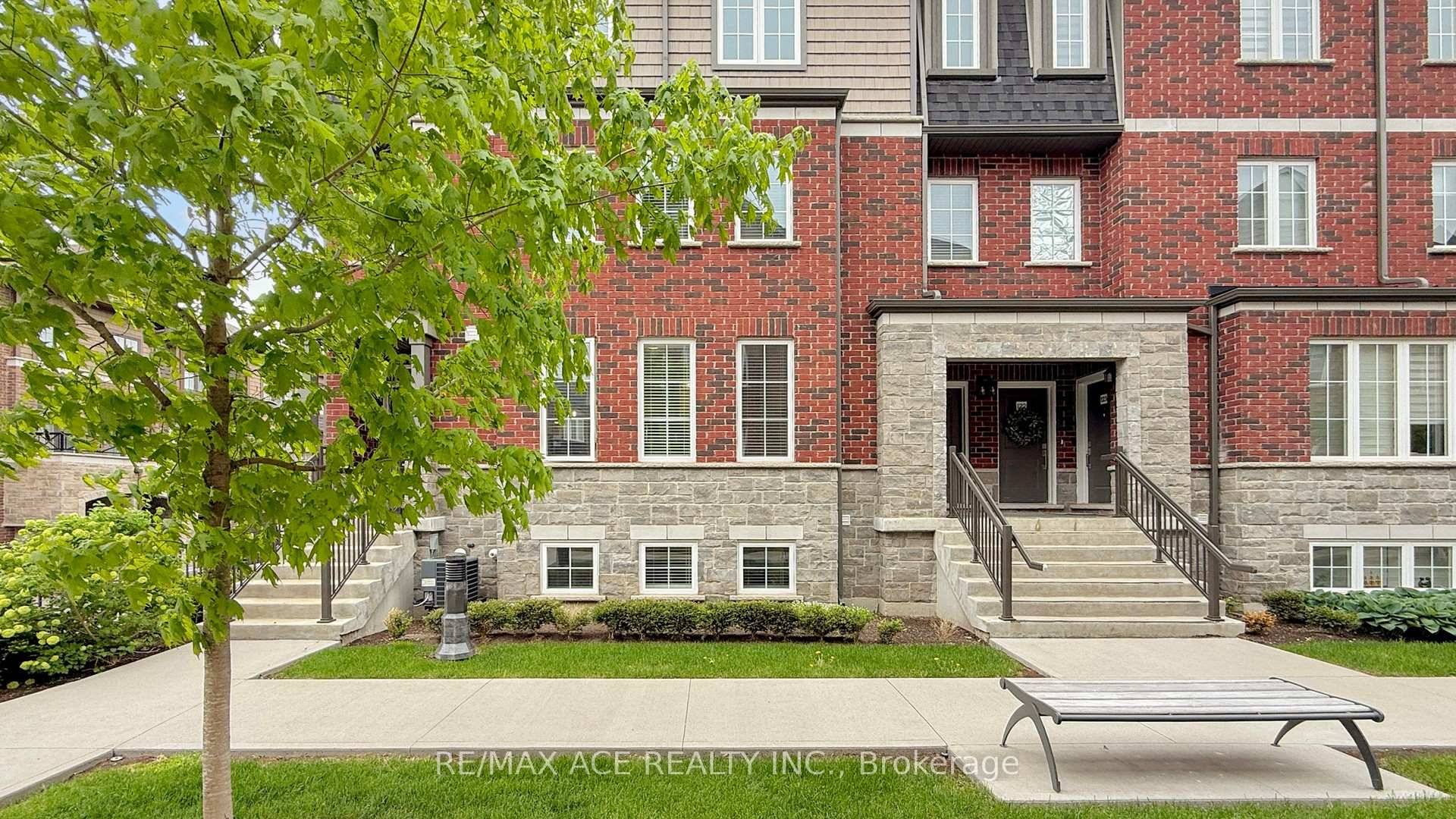 Beautiful Townhouse In The Heart Of Milton Located Steps Away From Downtown, Milton Sports Centre, Schools, Ravine, Trails amp ; Hospital.