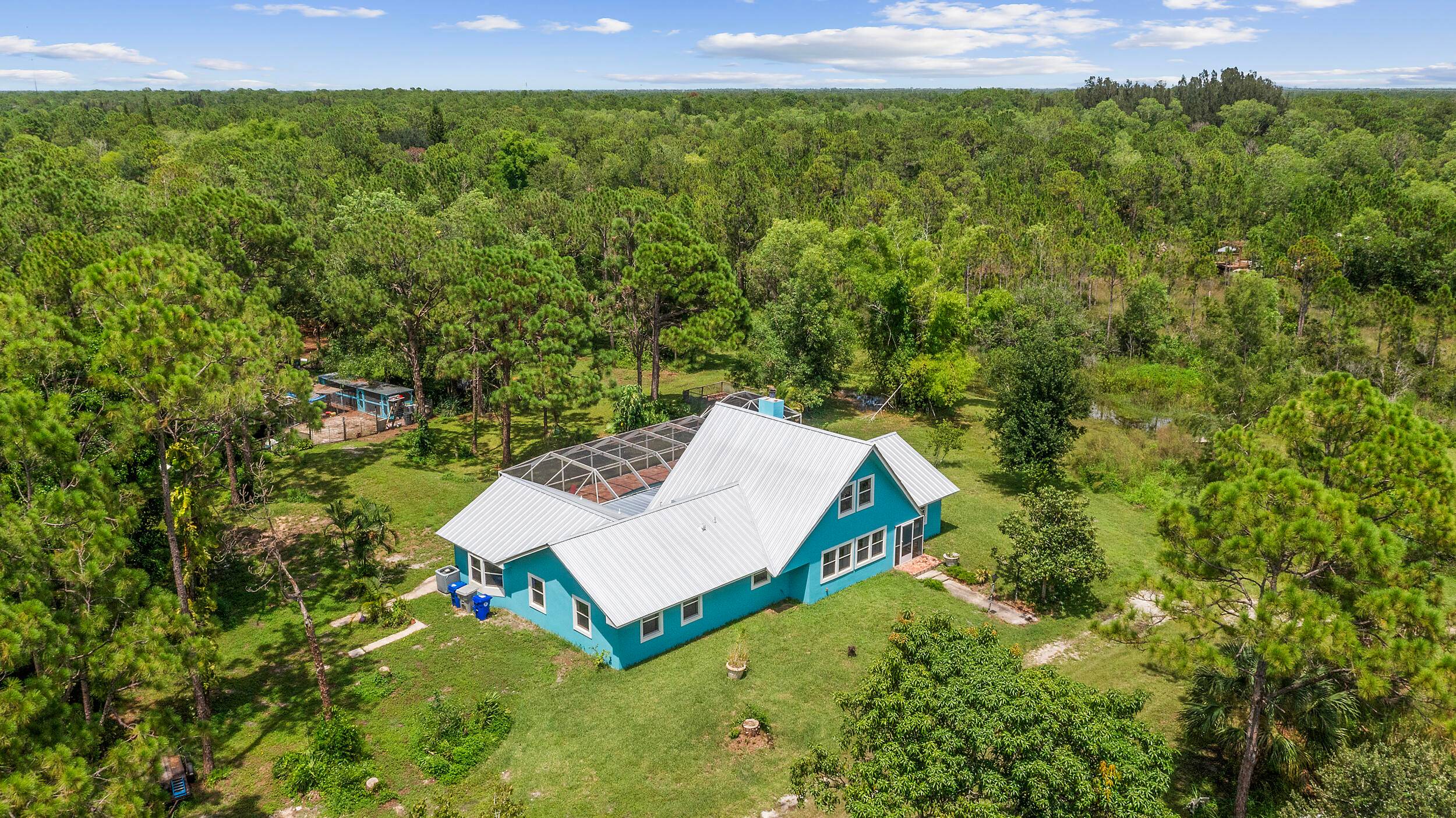 Private oasis on nearly 5 acres !