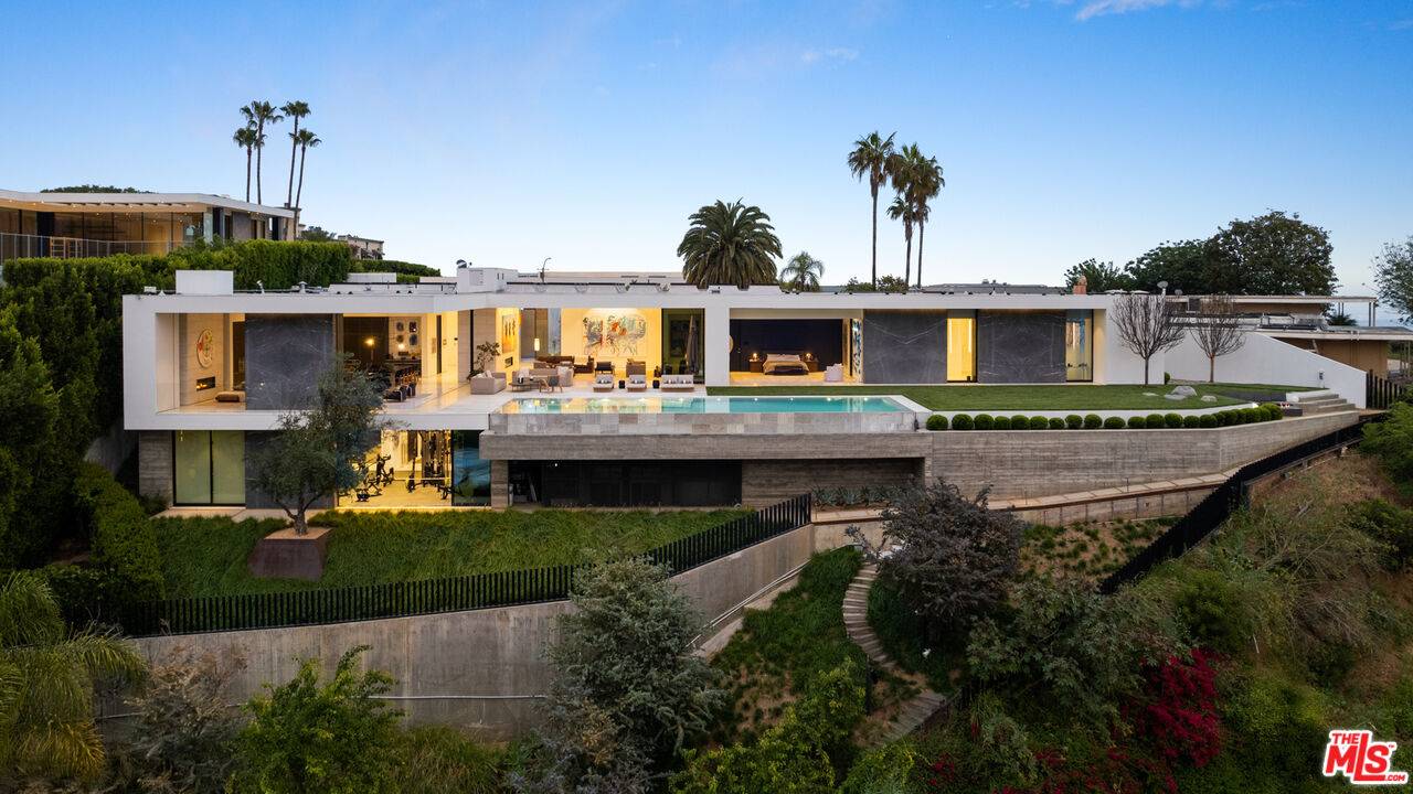 9265 Robin Dr 5BR Sunset Strip La