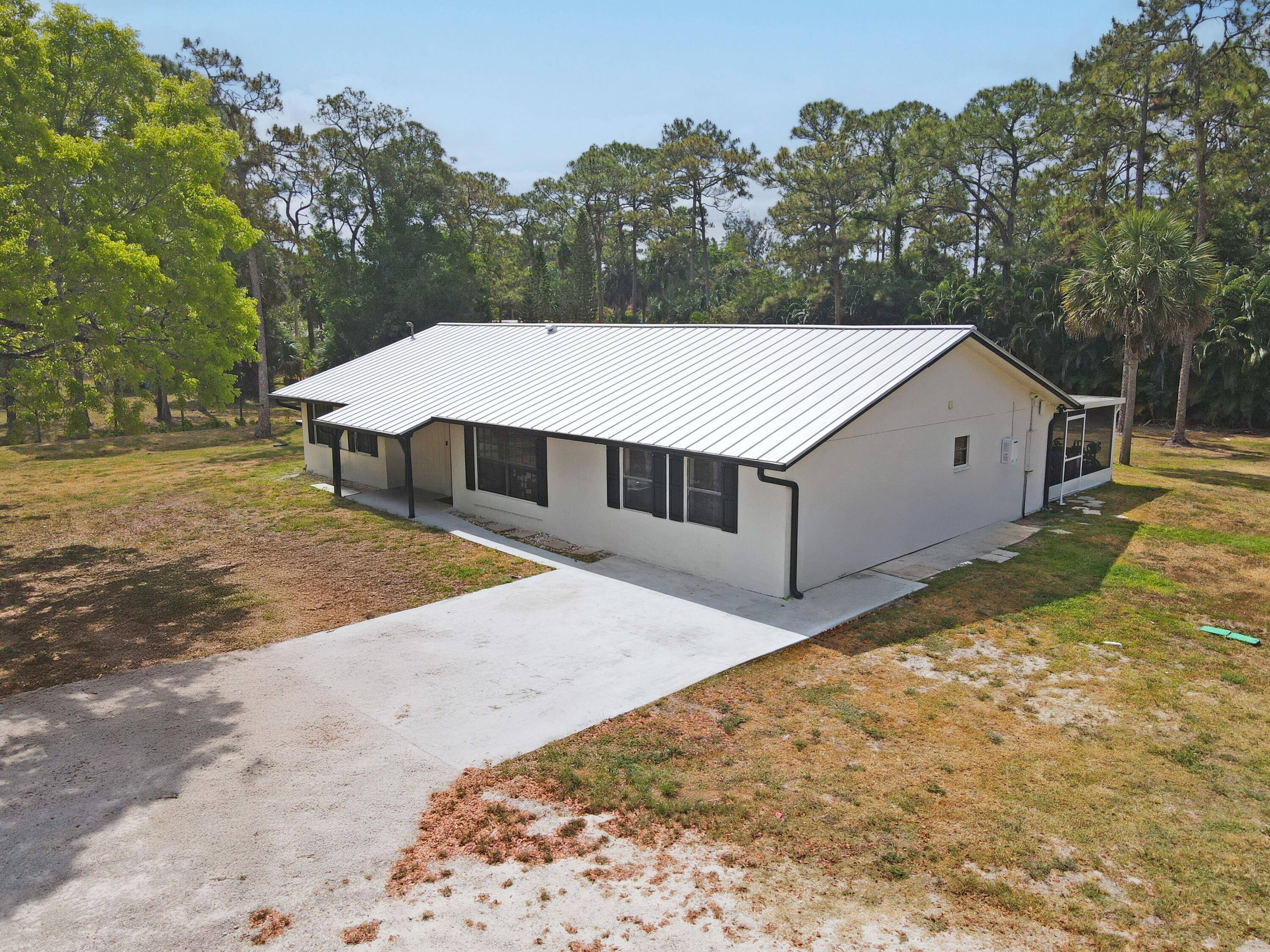 Welcome to your private retreat in Loxahatchee Groves !