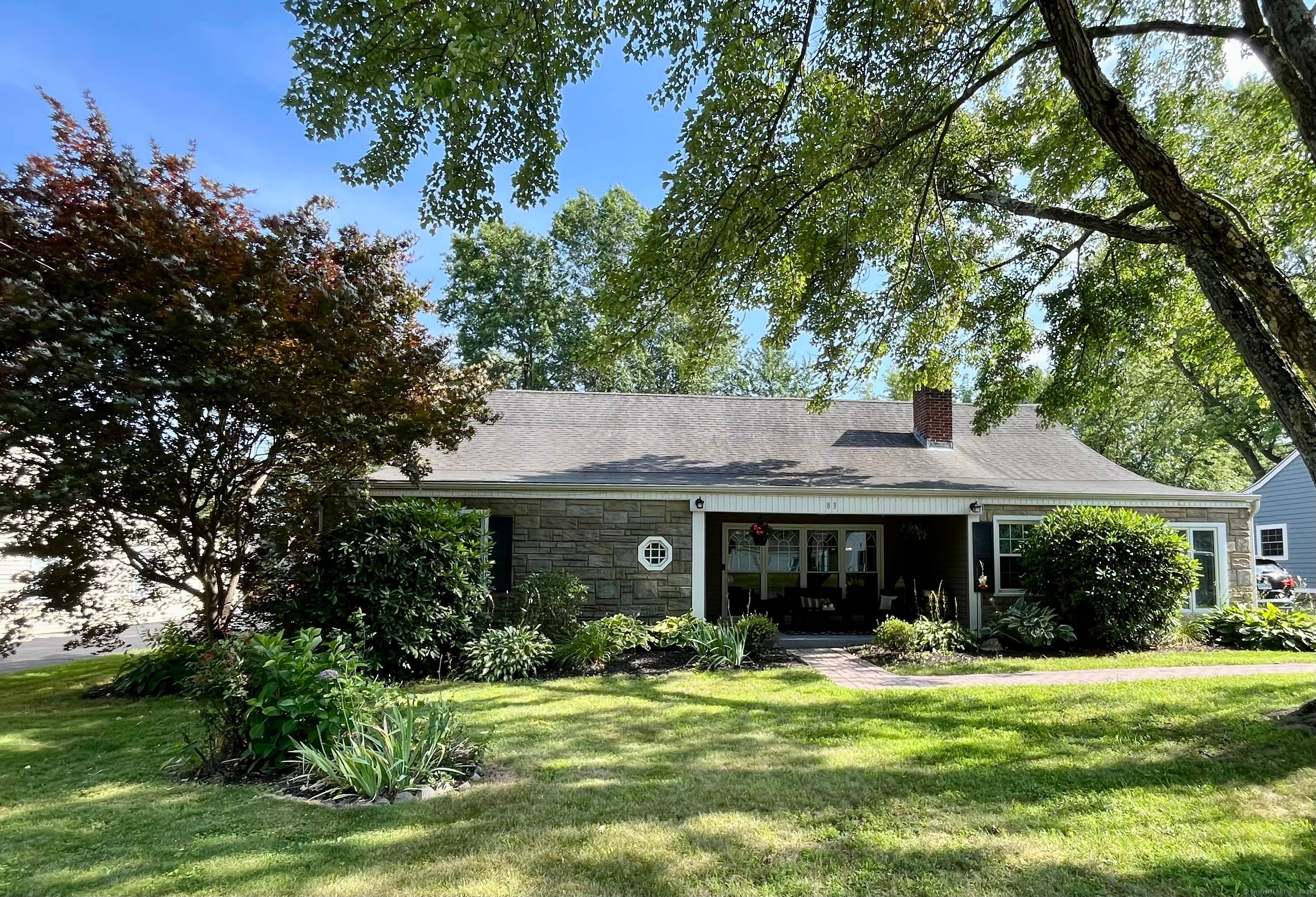 IMMACULATE MOVE IN READY CAPE.