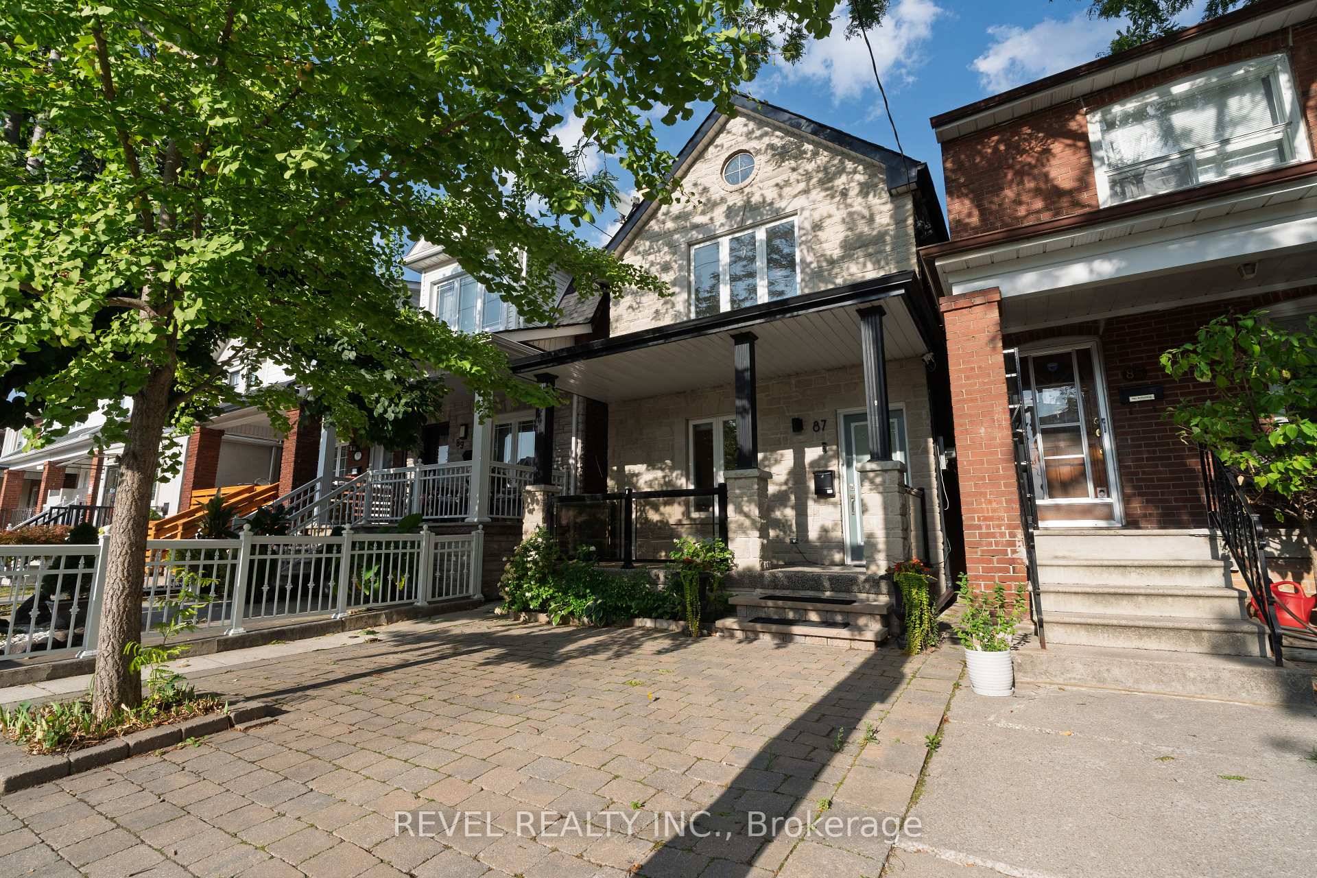 Beautiful Detached Home in Corso Italia Davenport !