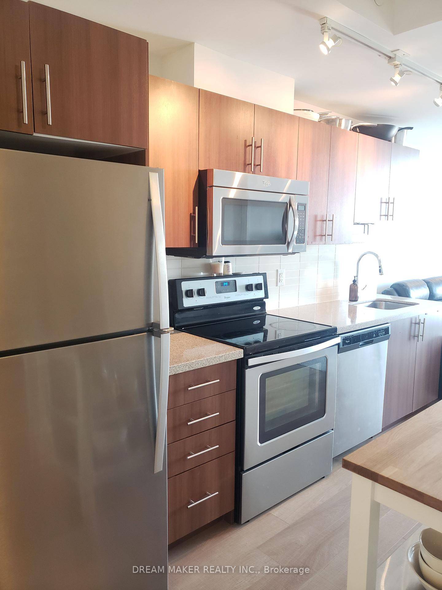 Centrally located 1 1 Dufferin amp ; 401 in Boutique building across From Yorkdale Mall.