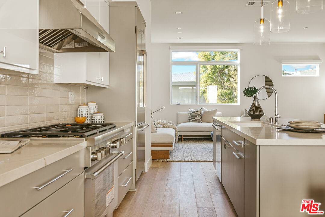 3220 S Barrington Ave 4BR Marina Del Rey La