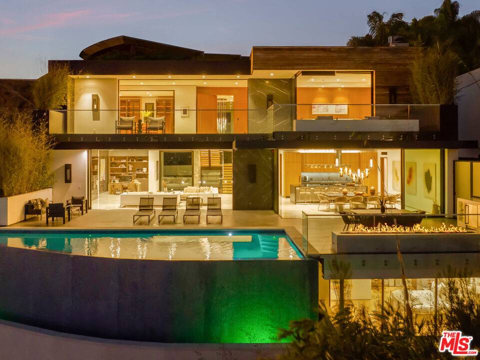 9410 Sierra Mar Pl 3BR Sunset Strip La