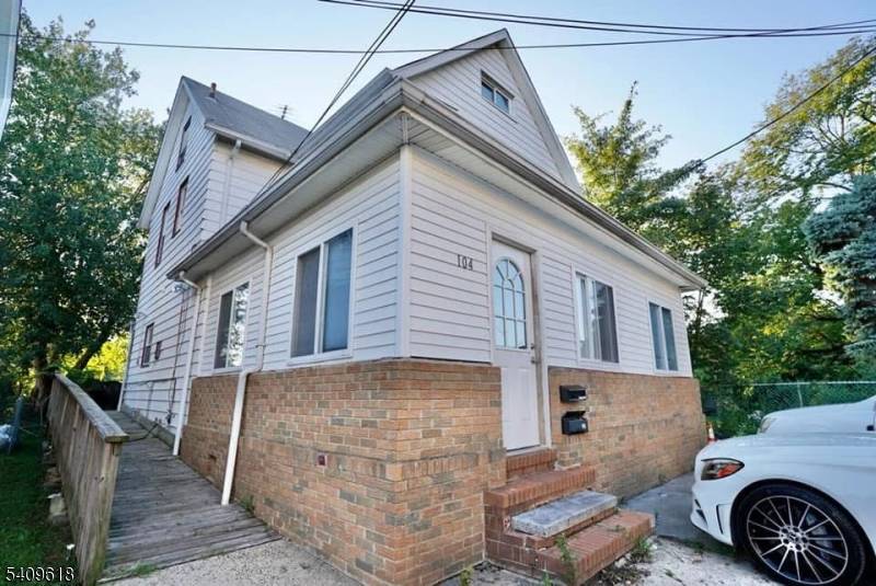 Welcome ! ! ! It's 2 House for an excellent price !