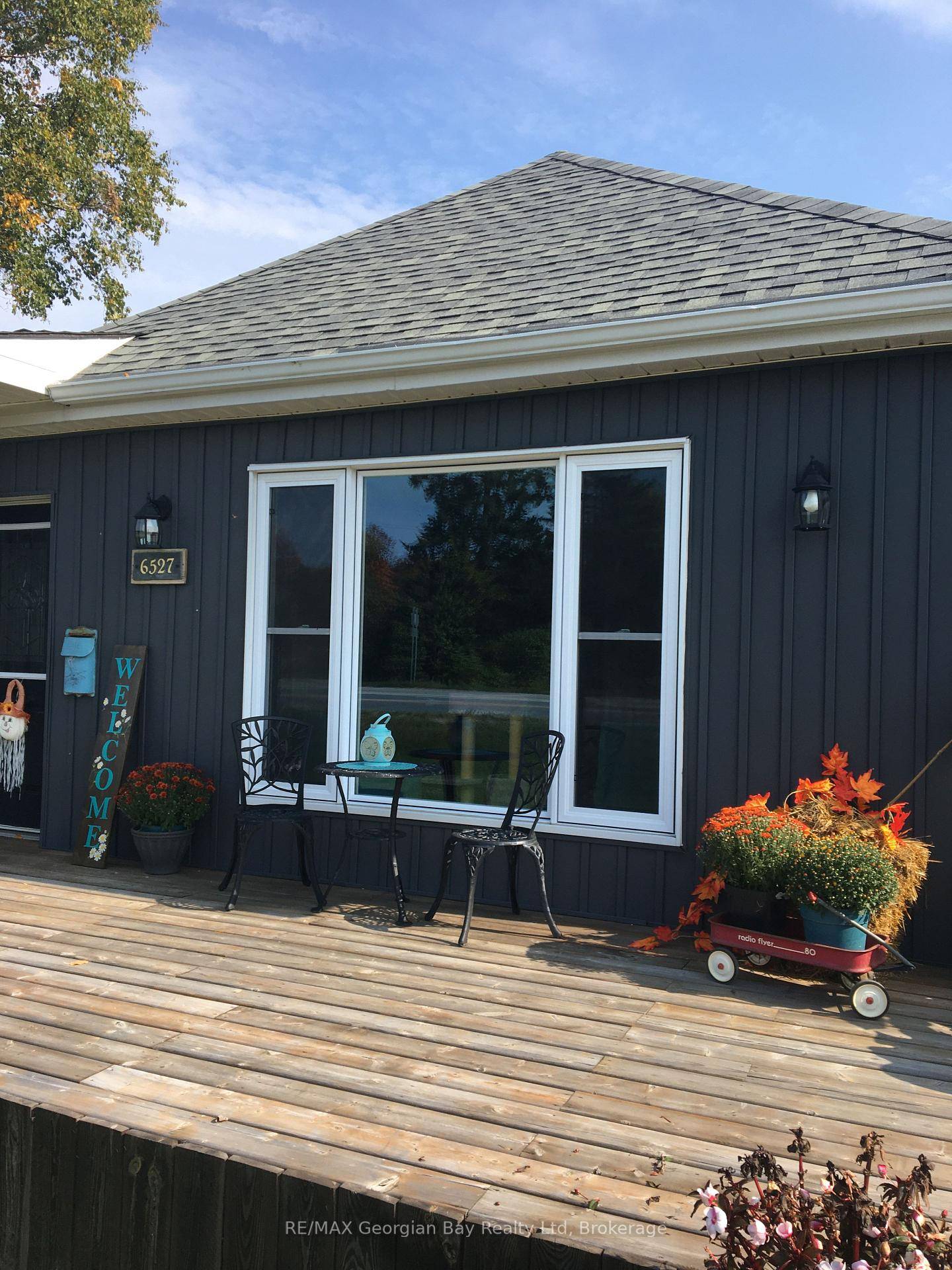 2 1 Bedroom Bungalow located in the quiet community of Waverley.
