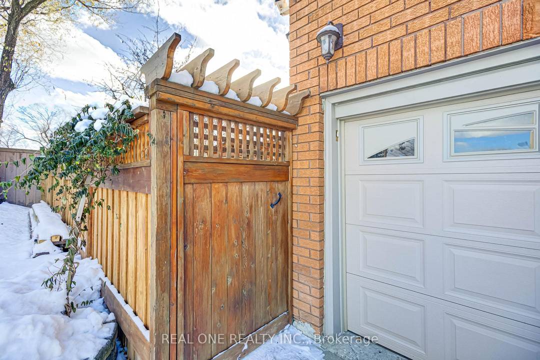 Elegant Executive One Bedrooms With ensuite Washroom Basement apartment.