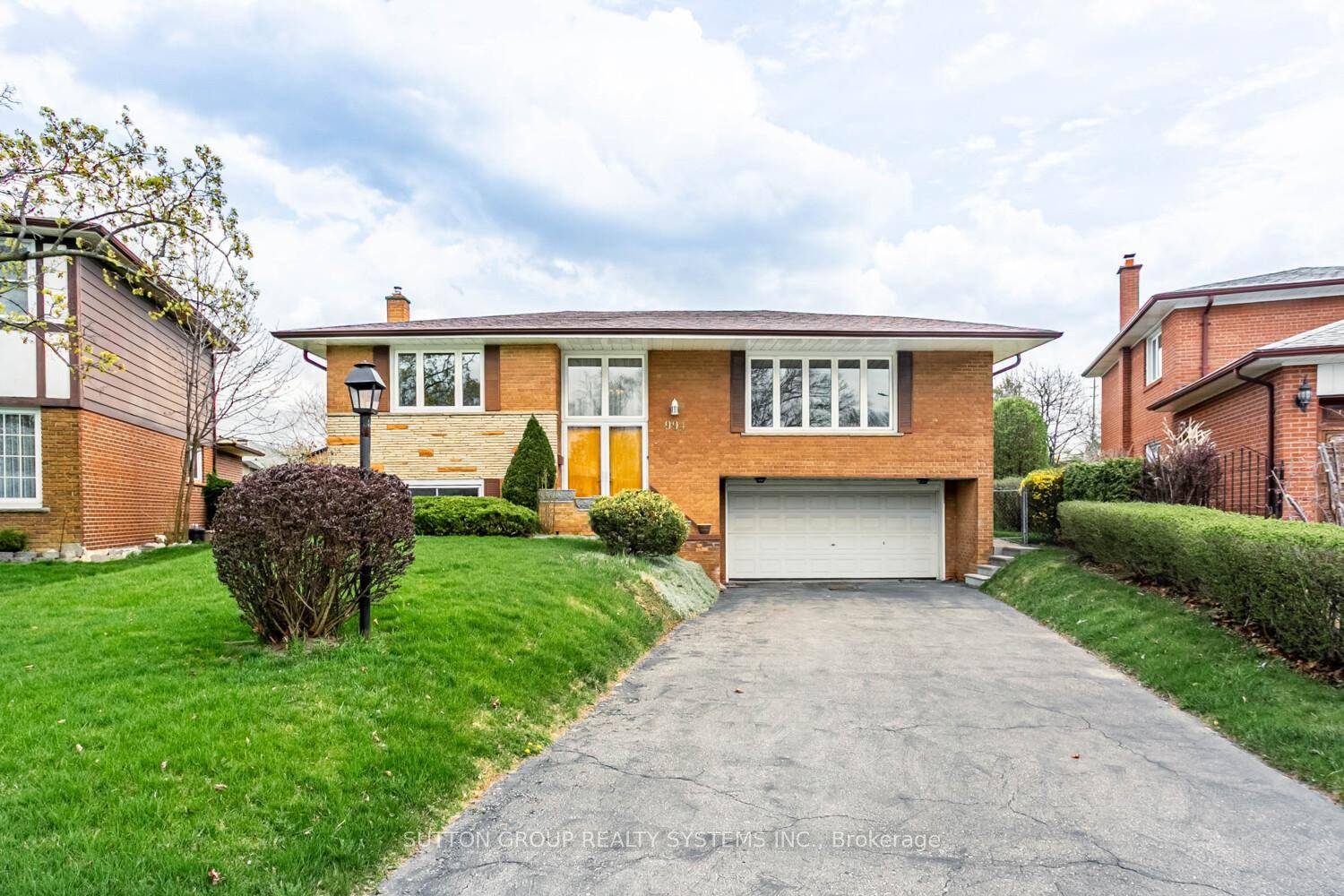 Welcome to Applewood Hills !