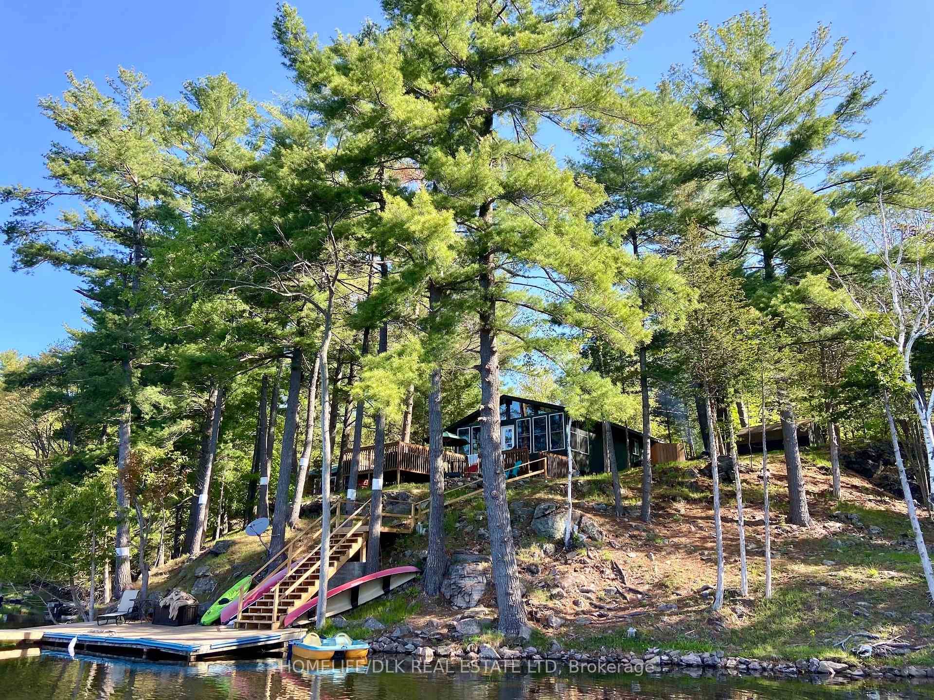 Peace and tranquility Pinebrook Cottage on Opinicon Lake !