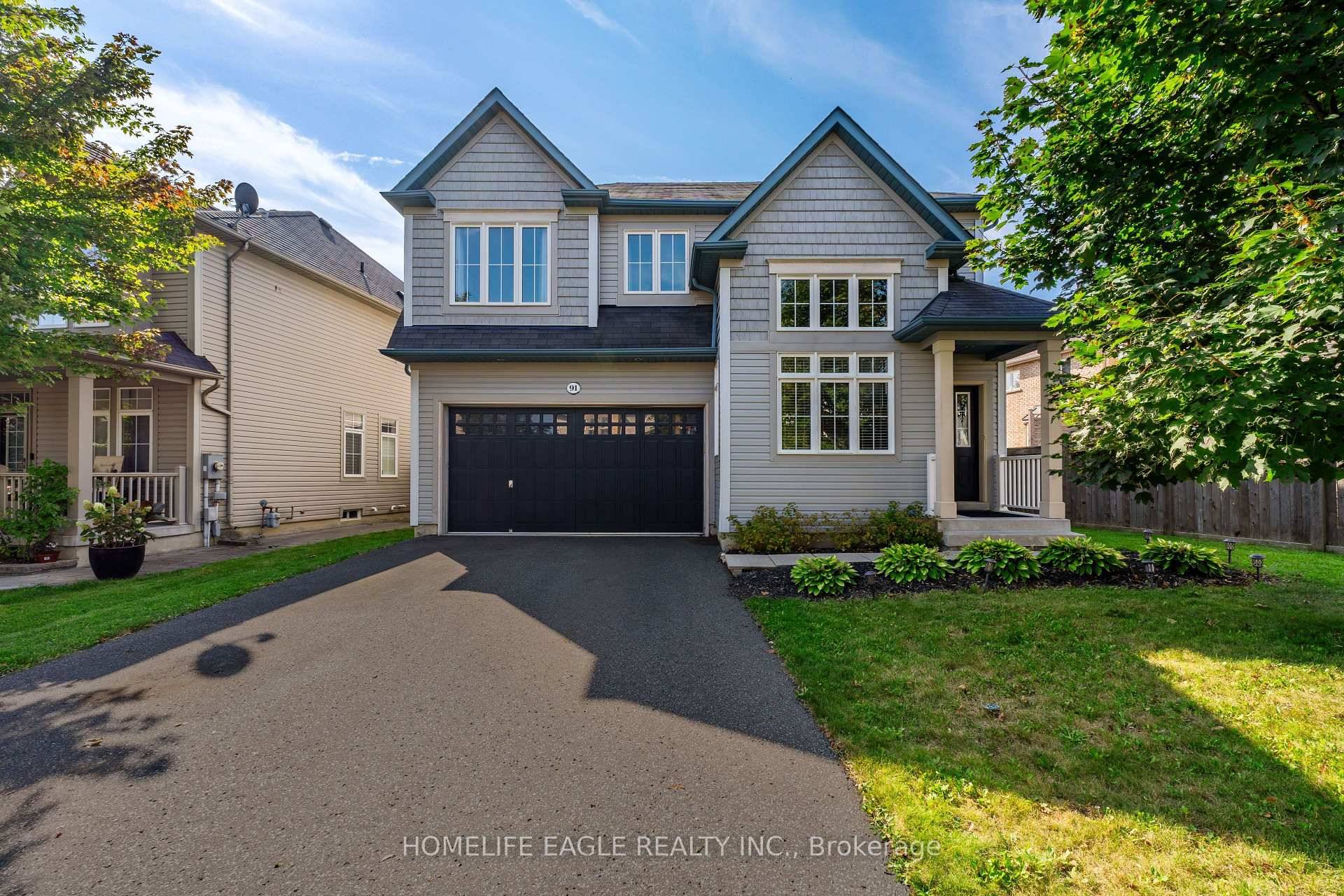 The Perfect 4 Bedroom 4 Bath Detached Home In a quiet Family Neighbourhood !