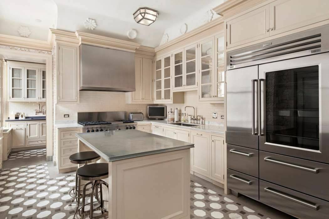 This spectacular penthouse is an elegant eyrie at the apex of 740 Park Avenue, and is arguably one of New York's finest residences.