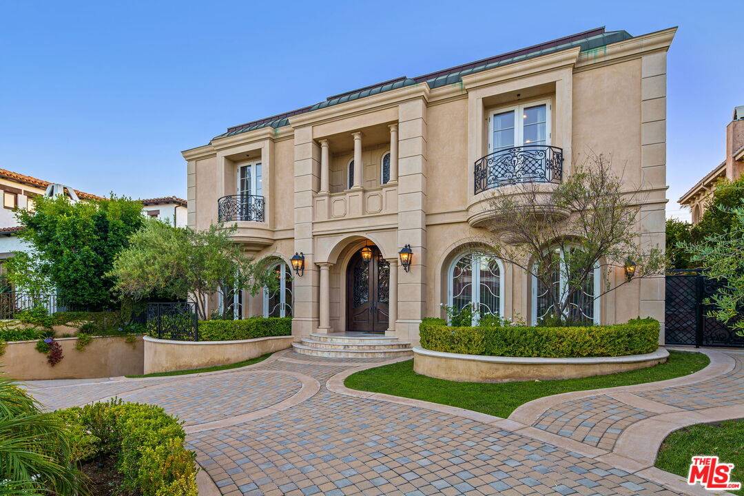 591 S Burlingame Ave 5BR Brentwood La