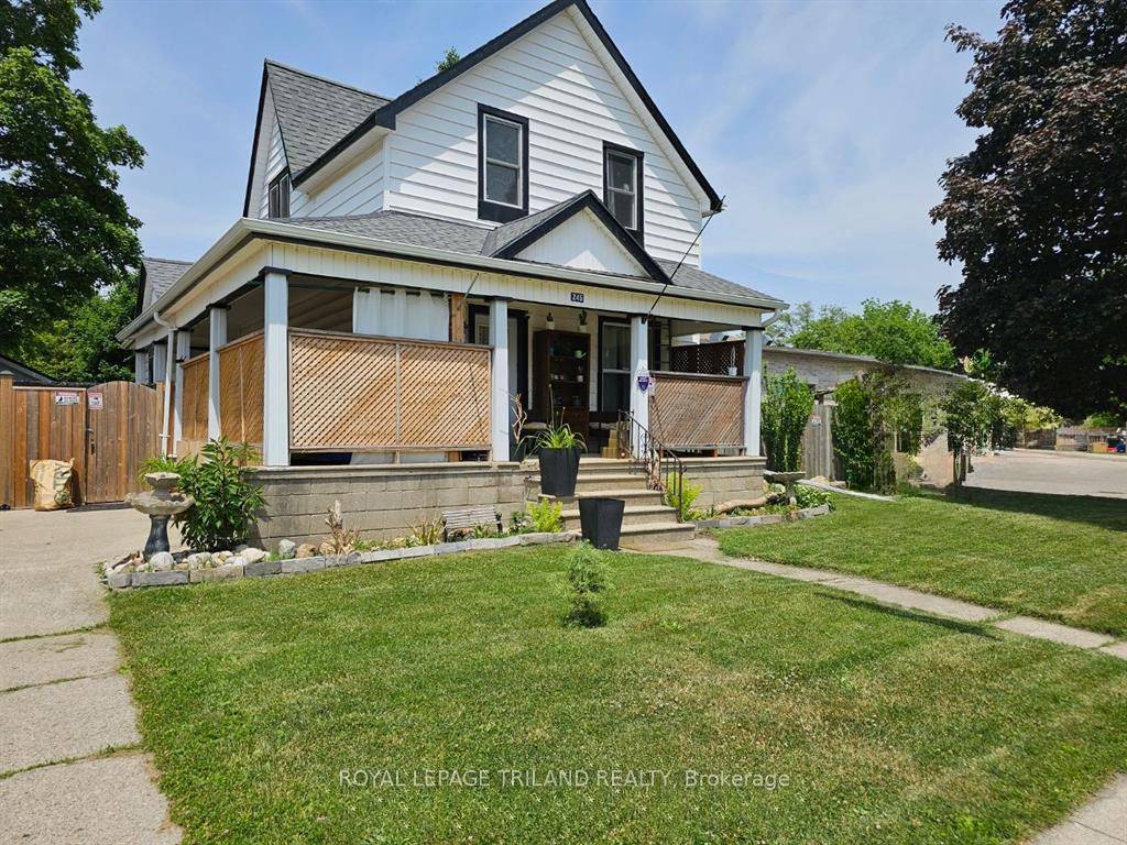 Welcome to this amazing family home or starter home !