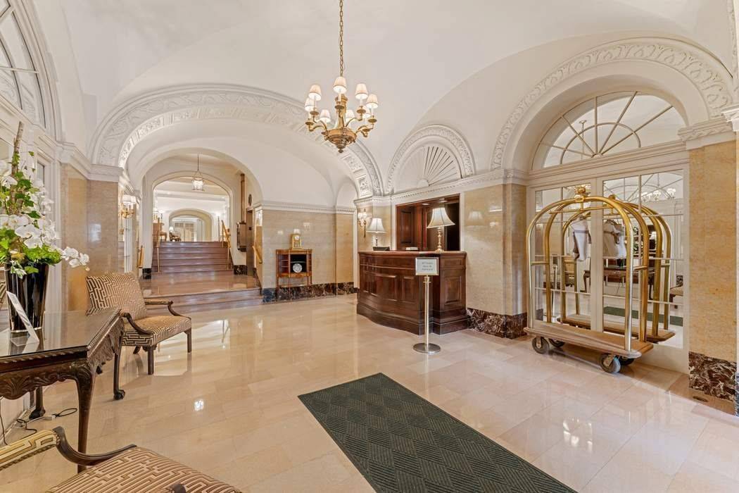 TURN KEY CONCIERGE SERVICE TRADITIONAL COMFORT An elegant Lobby introduces you to this full service Prime Park Avenue building which includes 5 Day Housekeeping service, a full time Concierge, 24 ...