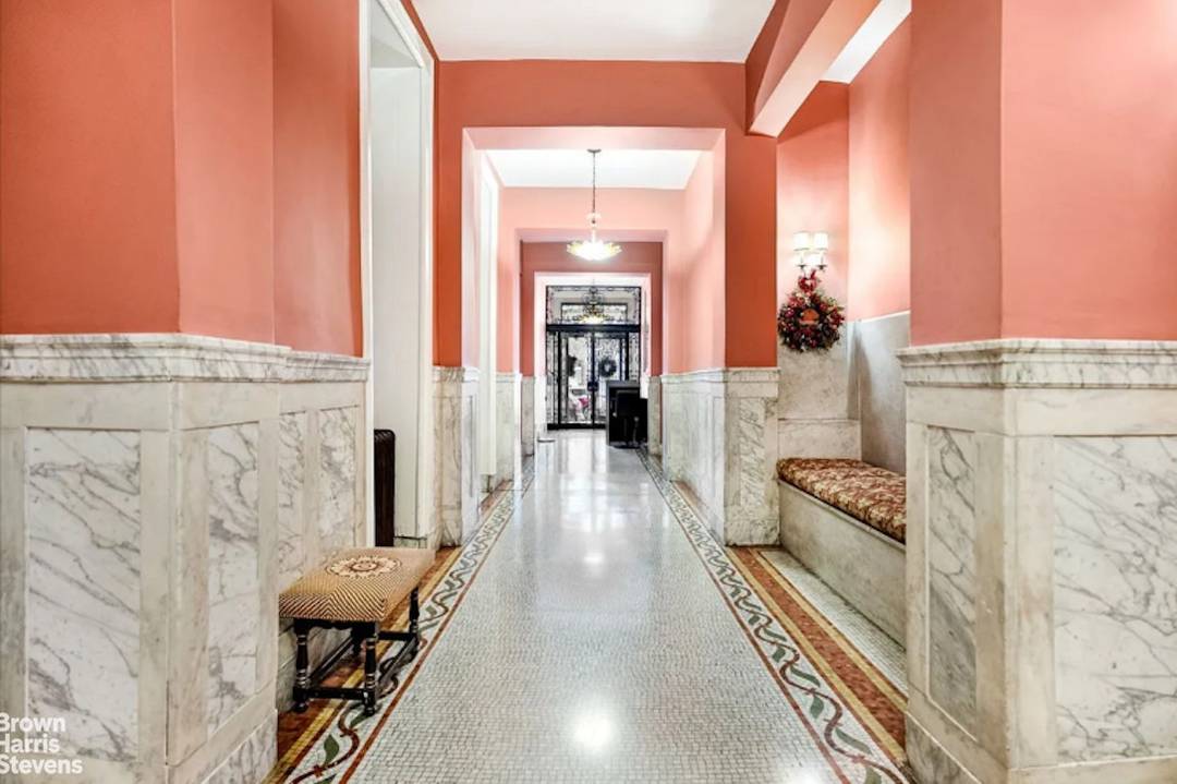 JUST LISTED Open House, Sunday, March 15, 11 30 12 30 JUST INSTALLED All New Windows not in photos Surrounding Area is Civility Personified Ideal location evokes a calm that ...