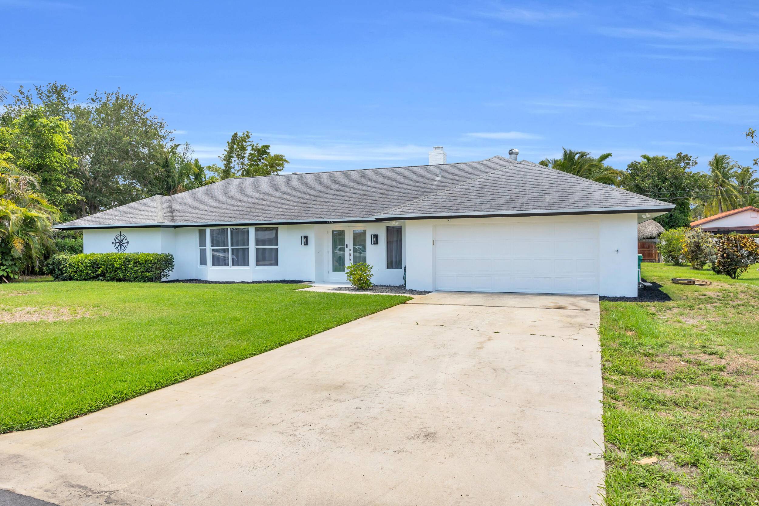 Discover this updated, 4 bedroom Tequesta Country Club home located on a quiet street.