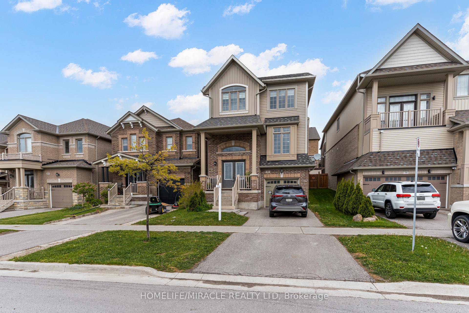 Located in one of Alliston's most popular communities, this 4 bedroom, 3 bathroom home offers space, comfort, and practicality throughout.