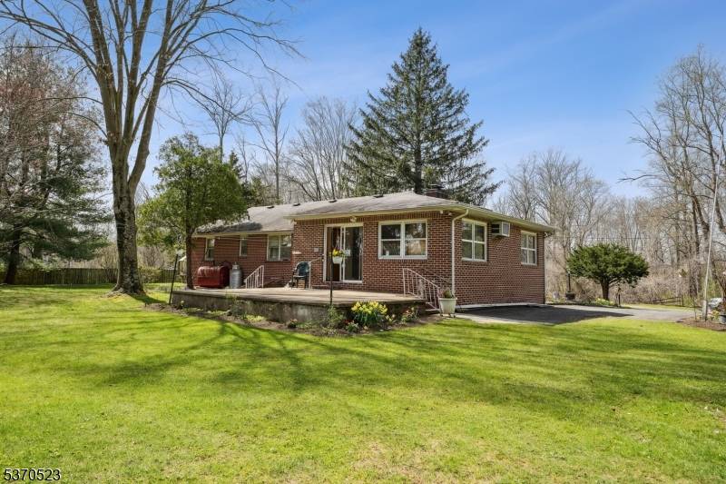 Fabulous opportunity to own a beautiful, level 7 acre parcel of land in thebucolic Green Village section of Chatham Township.