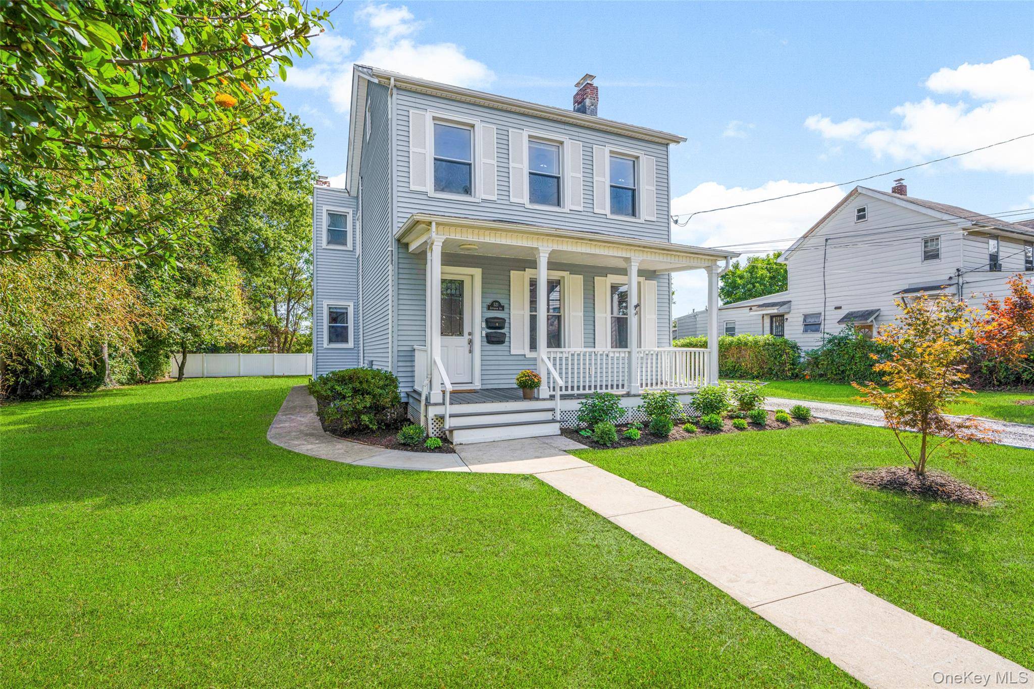 Welcome home to this Spacious and light filled apartment in this Classic Victorian located conveniently in heart of Mamaroneck Rye Neck Schools.