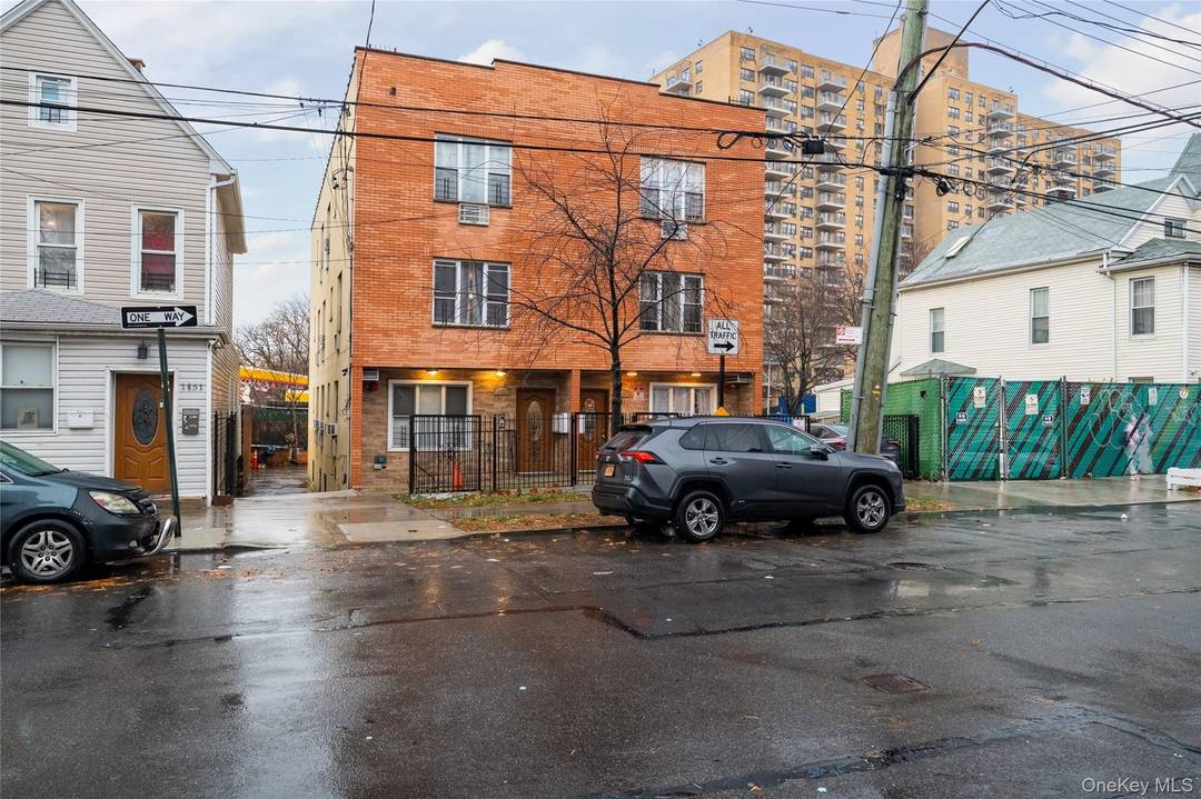 Welcome to 1459 Rosedale Avenue.